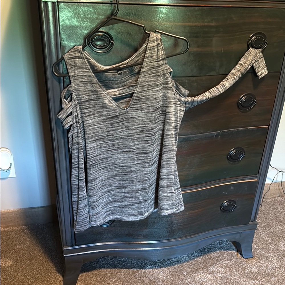 Rock and Republic cold shoulder Gray Women's Top